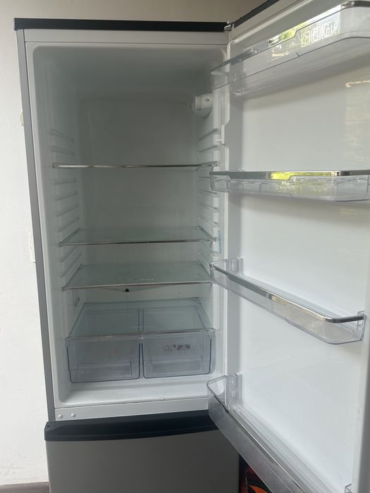 Холодильник продаётся