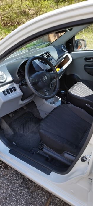 Продавам Nisam Pixo 2011