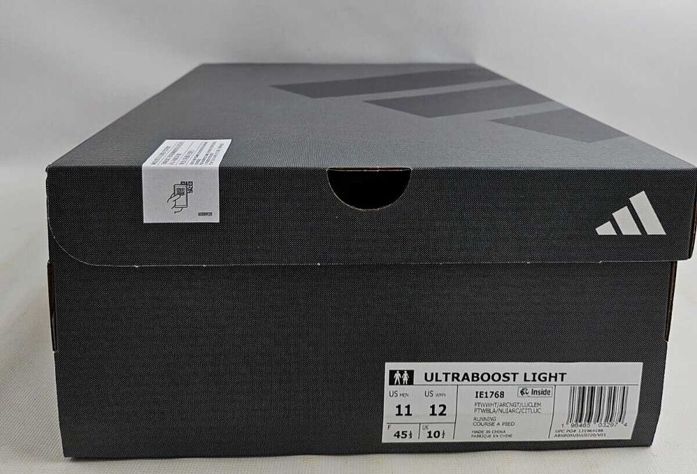 Оригинални мъжки обувки  ADIDAS ULTRABOOST  Light  размер EU42