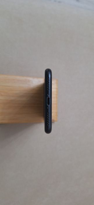 Продам iPhone SE black