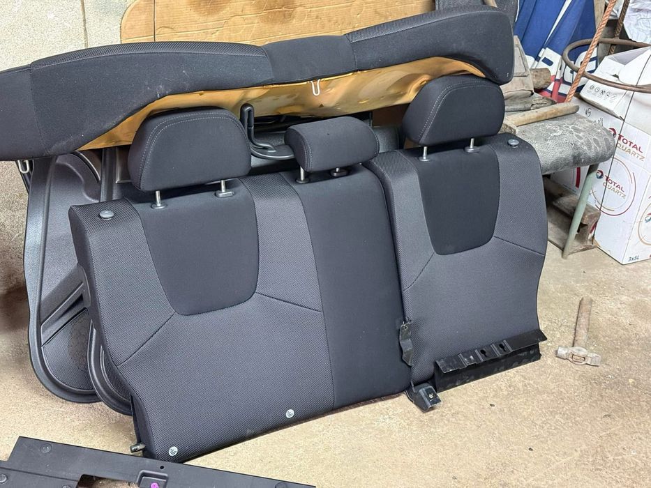 Седалки за субару импреза 2008