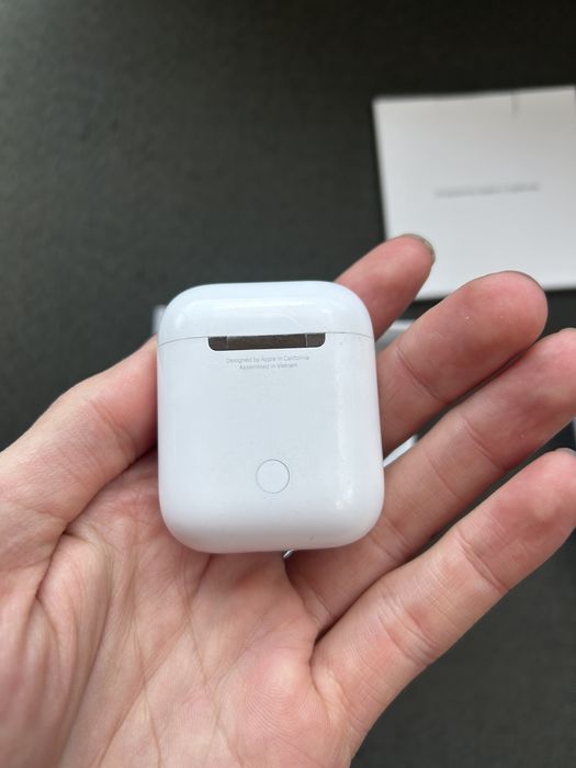Airpods първа версия