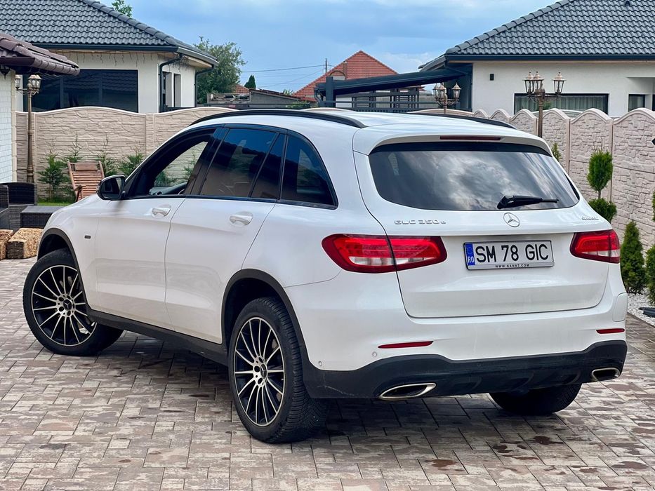 Mercedes Benz GLC350e Hybrid Plug-In 320 cp