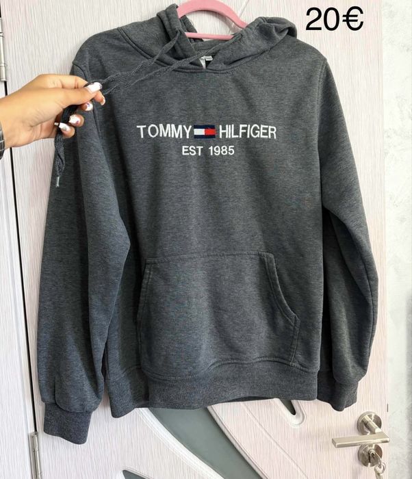 Суичър на tommy