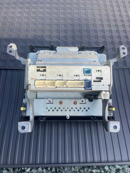 Монитори и конзоли за Toyota Land Crusier 200