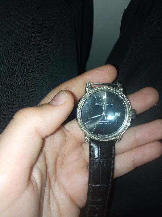 Часы оригинал продаю