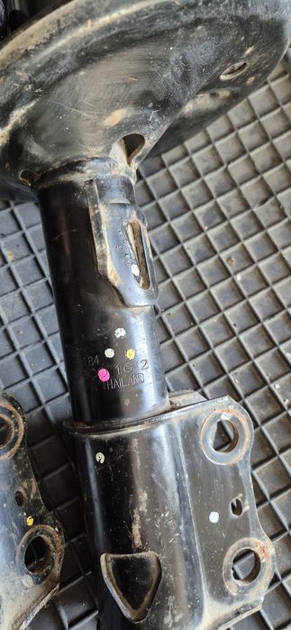 Амортизатор на камри 20