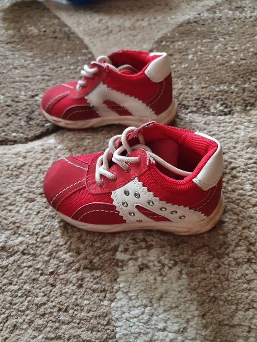 Продаю детские ботиночки