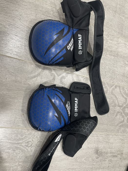 Перчатки, защитный шлем