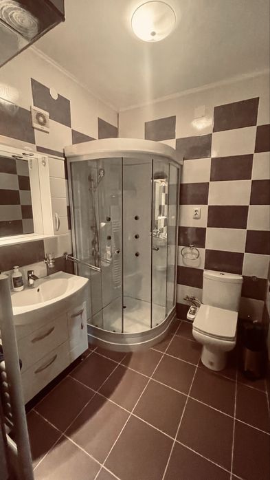 Inchiriez apt. 2 camere + balcon, zona Tribunalului Brasov | 450 € neg