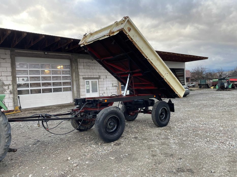 Remorca basculabila pe 3 parti Unnsin 5,5 t