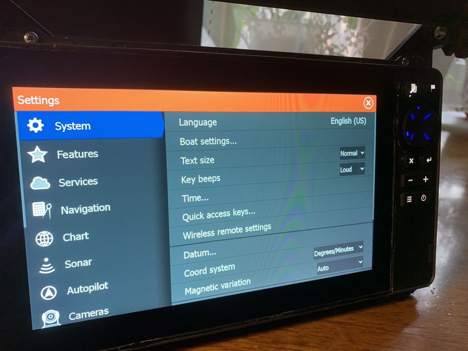 Эхолот-картплотер Lowrance HDS Live 9