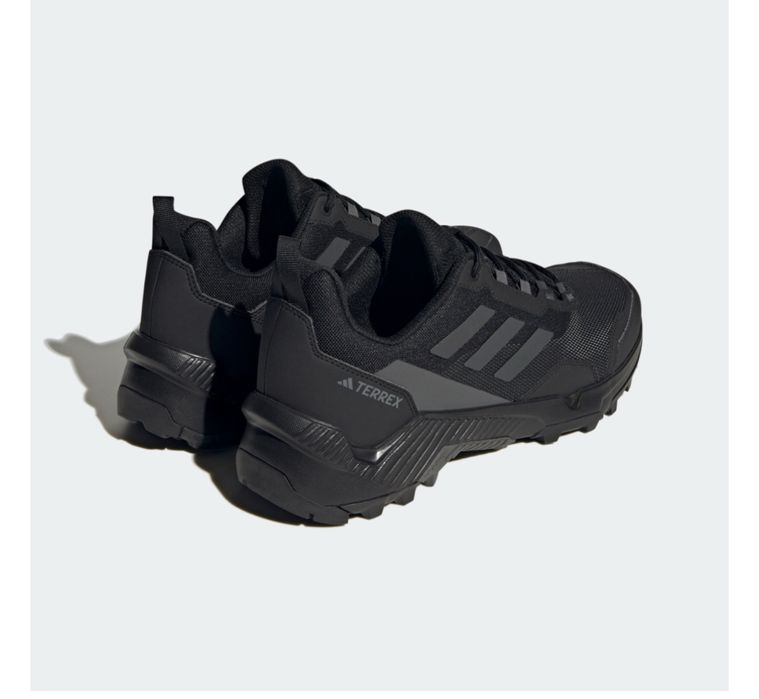 Треккинговые кроссовки adidas