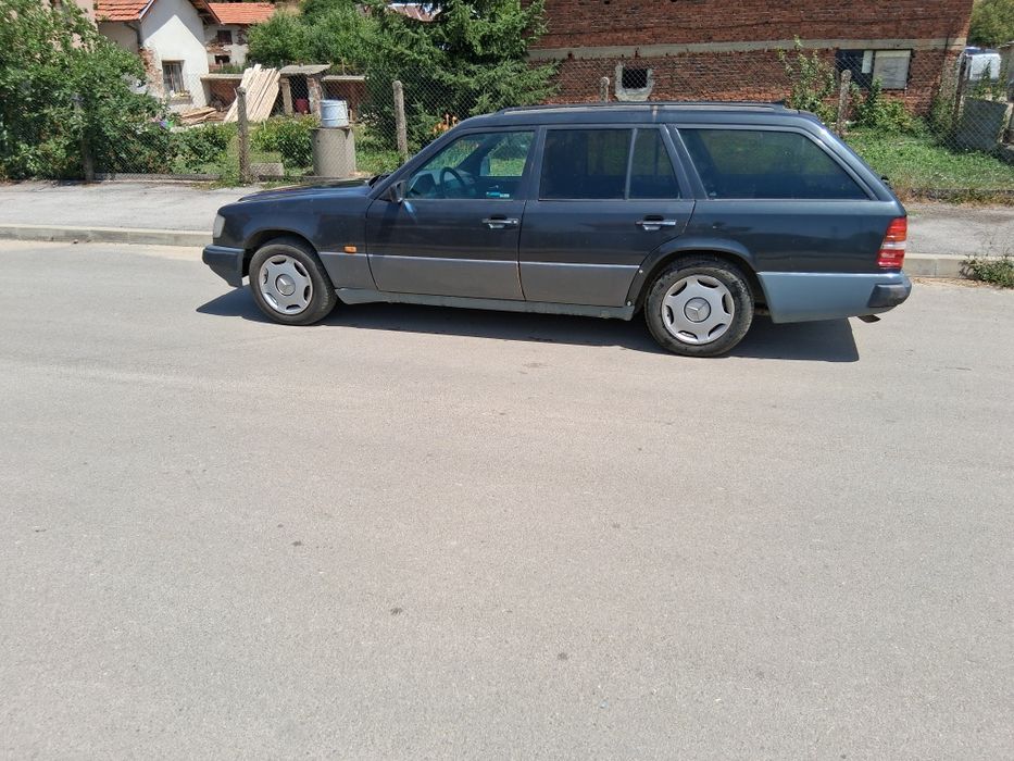 Mercedes W124  E200  на части!