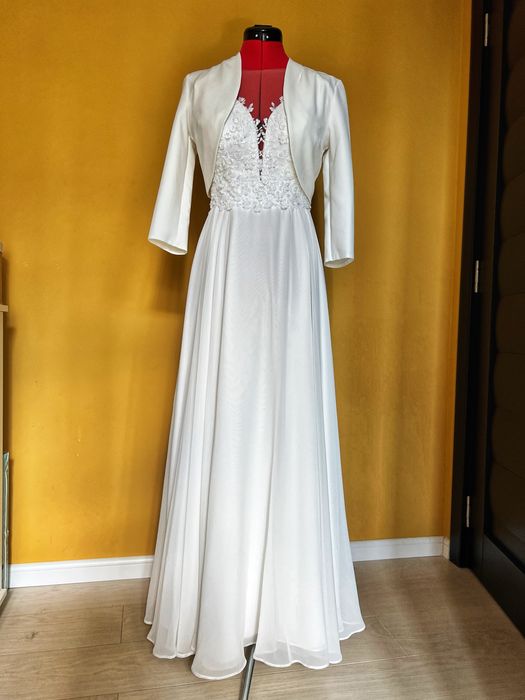 Rochie alba geanta halat accesoriu păr mireasă