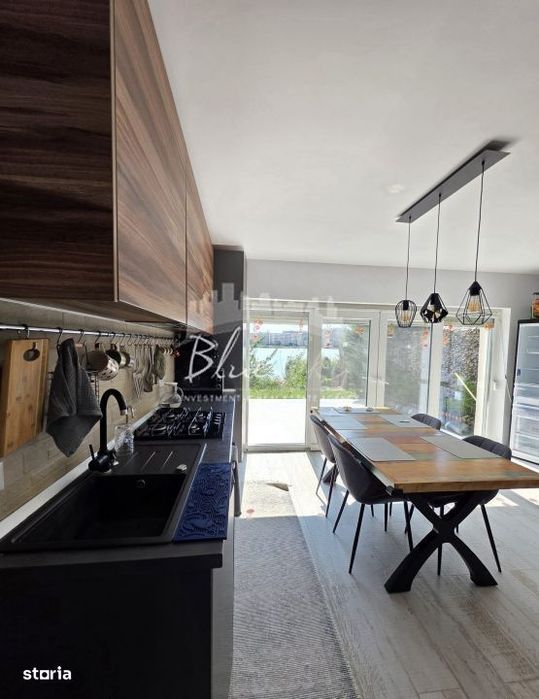 Apartament exclusivist in vila cu vedere frontala la lac si ponton