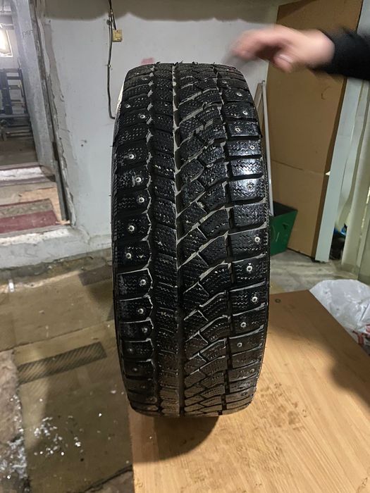 Продам шины 215х60 зима с шипами