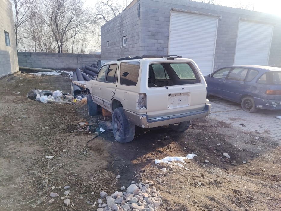 Продам авто на запчасти целиком.