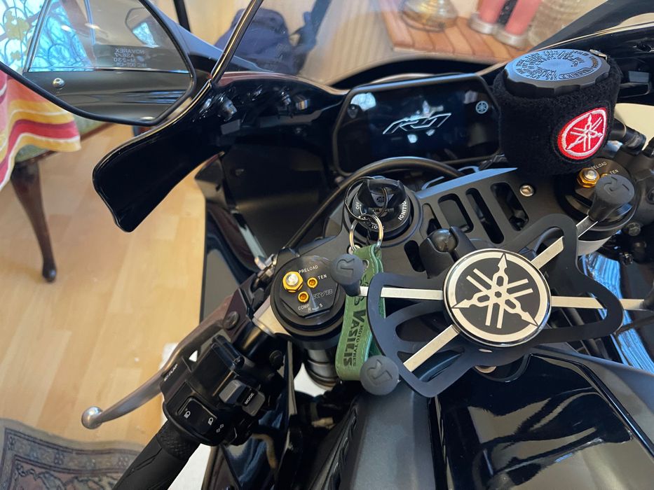 Yamaha R1 2024 – Primul proprietar, în garanție, 3 chei