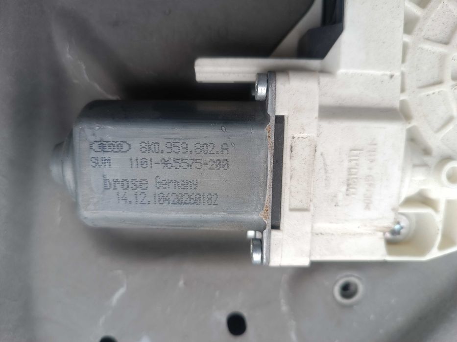 Механизъм дясно стъкло за Шкода Суперб / Superb 3T0837403B