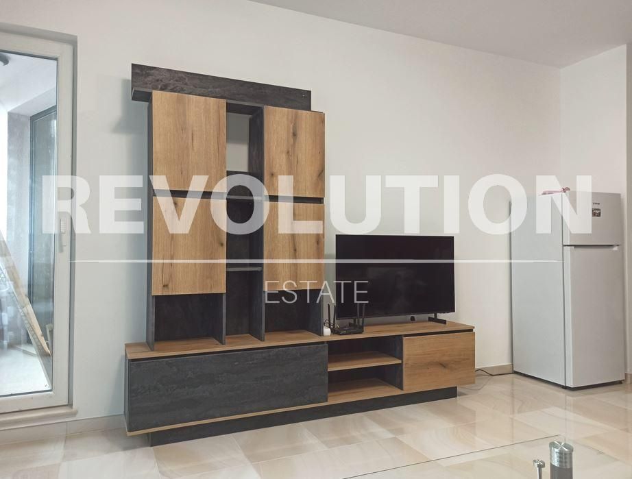 Дава се под наем Двустаен апартамент в Варна, Победа - 56 кв.м за 500 € - Снимка #2