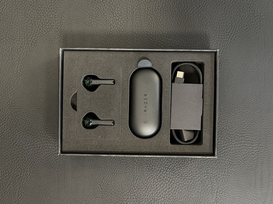 Продавам нови слушалки Razer Hammerhead TW