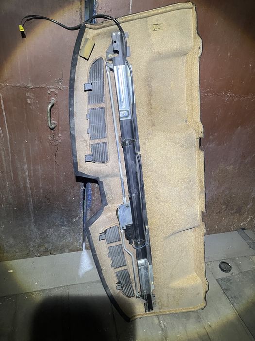 Задняя электро шторка е38