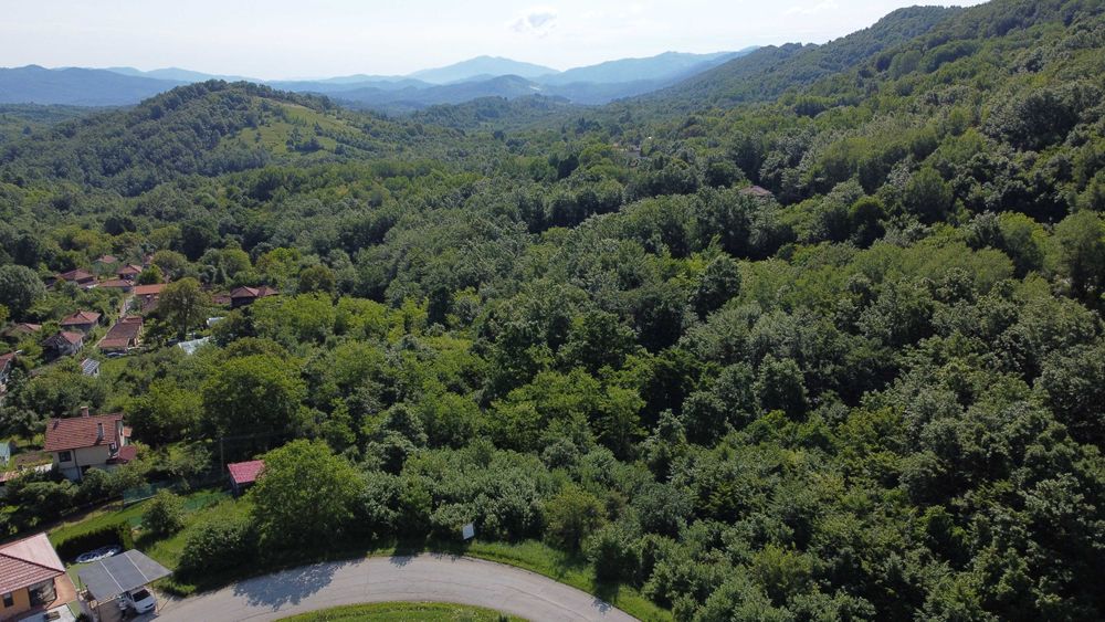 Продавам ПАРЦЕЛ с. Горно Трапе гр. Троян ДО ГЛАВЕН ПЪТ