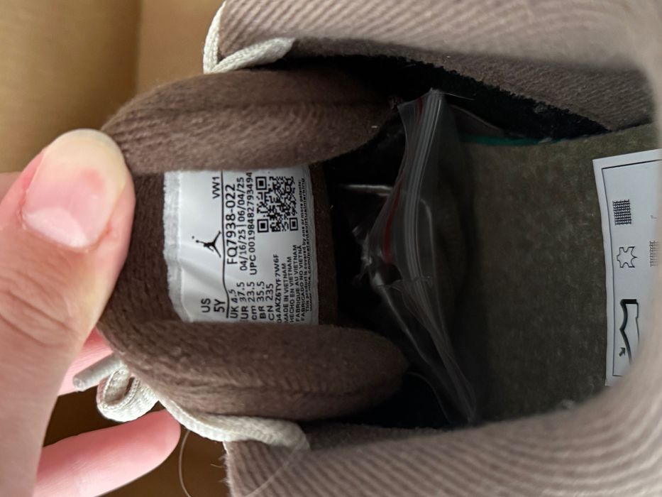 Дамски маратонки AIR JORDAN 4 RM