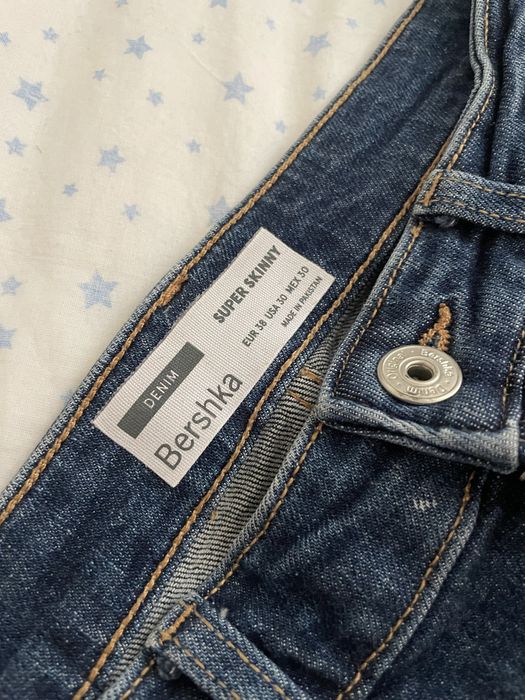 Дънки на Бершка, Дефакто, Мави и други