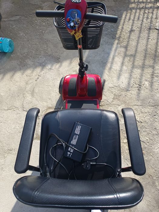 Vând Scuter Cărucior Electric pentru persoane cu dizabilități