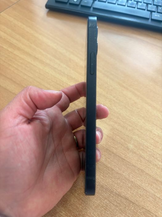Продажба на мобилен телефон IPhone 12
