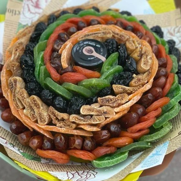 Съедобный букет из сухофрукты.