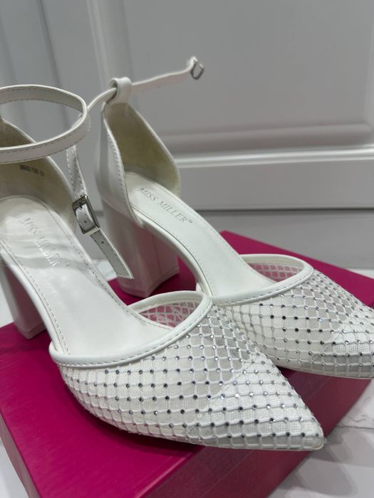 Туфли белые 37 размер