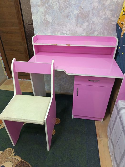 Стенка, прехошка, камот, десткий мебел сотилади. Холати яхши.