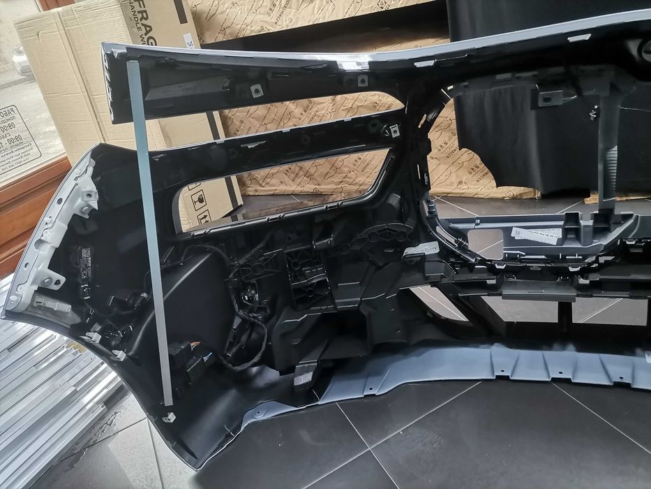 Нова Предна Броня Комплект USA BMW G70 i7 7 M Sport Shadow Paket