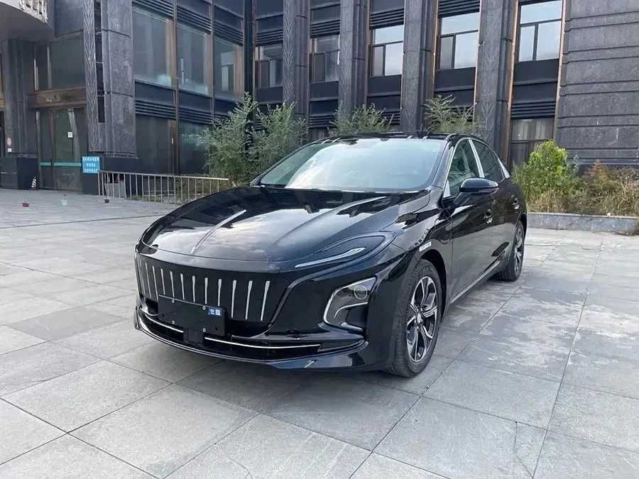 Hongqie E-QM5 610km pod zakaz