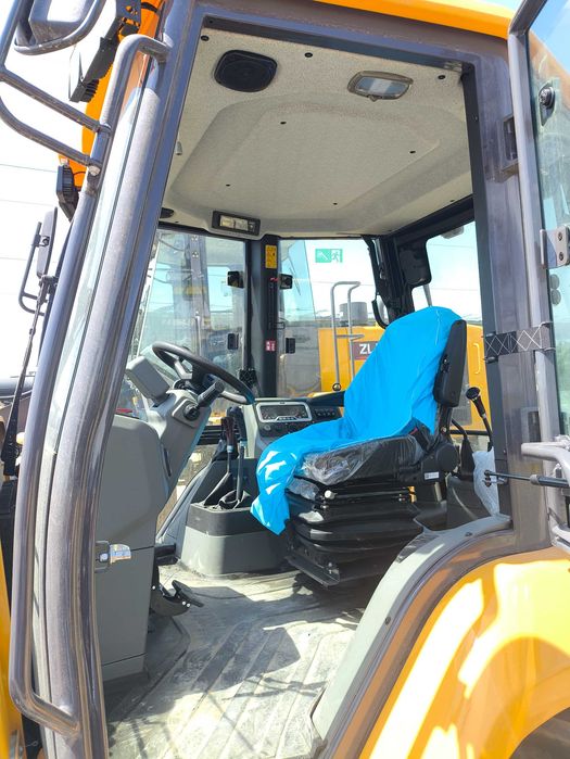 Экскаватор-погрузчик XC870KH(Разноколёсный) Стрела стандарт/удлинённая