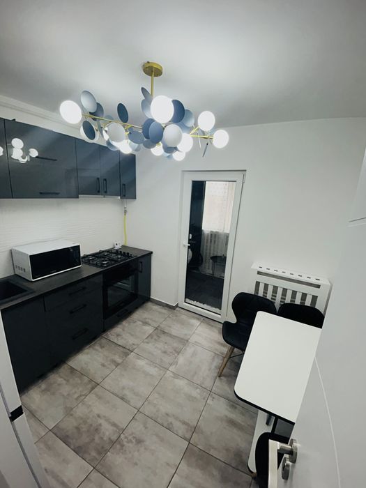 Inchiriez apartament