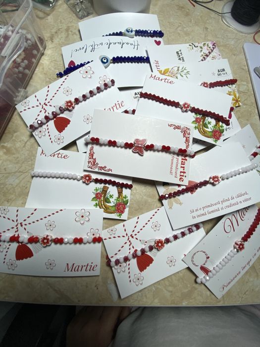 Martisoare cu elemente din aur de 14 k