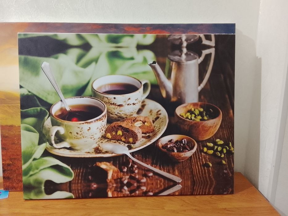 Продам картины на холсте.