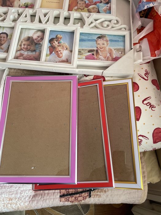 Фото рамки разные!