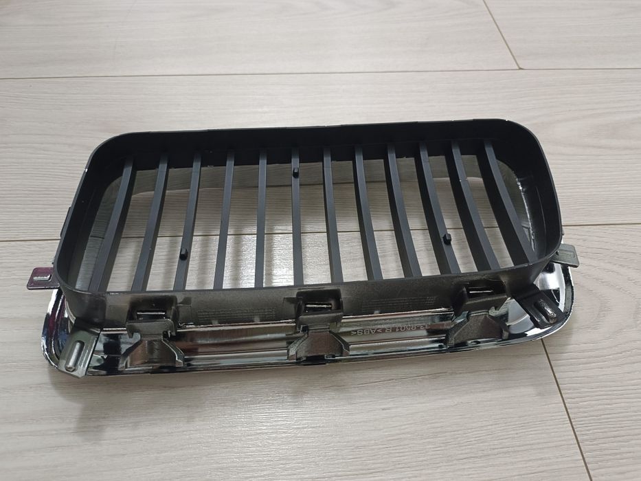 Решётка радиатора BMW е38 правая