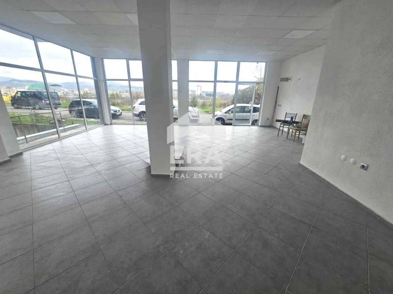 Дава се под наем Магазин в Кърджали, Възрожденци - 80 кв.м за 448.8 € - Снимка #1