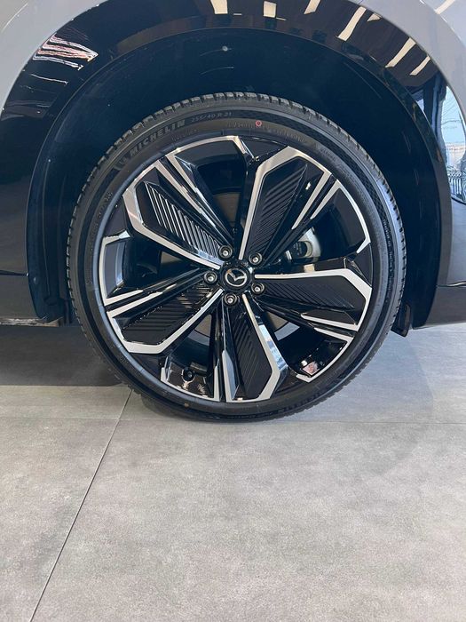 Mazda EZ60 Max Full pozitsiya Gibrid