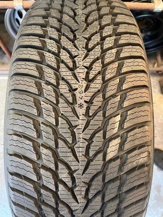 Anvelopa 215/65/16  Nokian snowproof1- profil de iarna