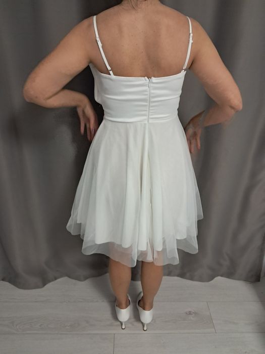 Vând rochie mărimea 38 preț 180