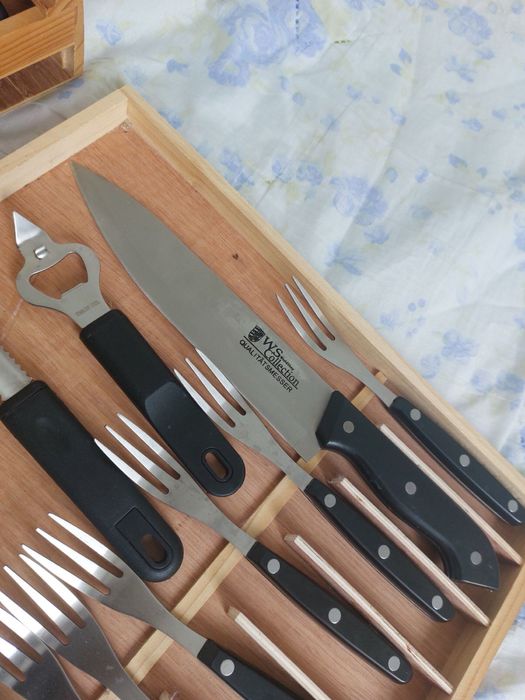 Комплект прибори за хранене и готвене