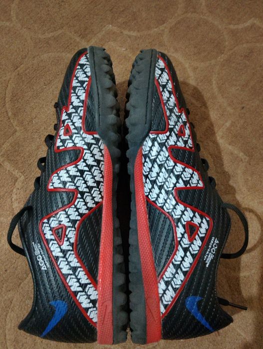 Sarkanoshka Nike qora