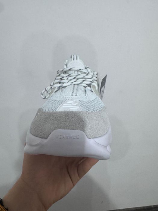 Versace chain reaction